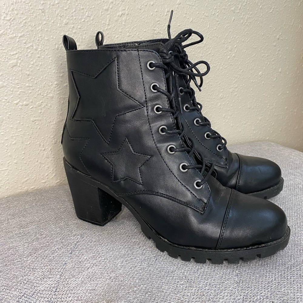 Womens XOXO Chloee star combat boots | black | lace up | size 9